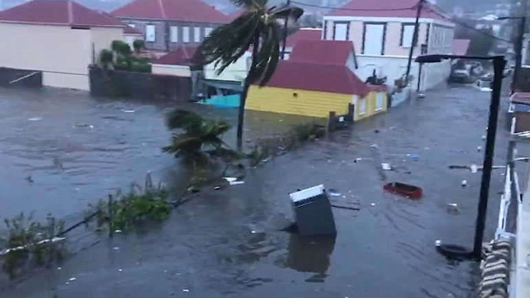 «Το 95% του Αγίου Μαρτίνου έχει καταστραφεί», δηλώνει στέλεχος της τοπικής αυτοδιοίκησης