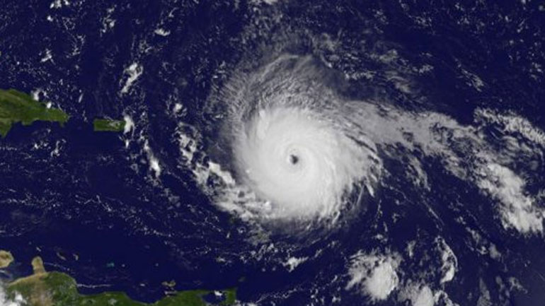 Ο κυκλώνας Ίρμα απειλεί πολυτελή ακίνητα του Τραμπ