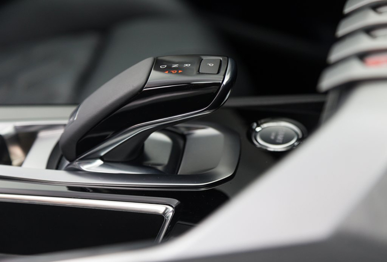 Ο λεβιές - έργο τέχνης, από το αυτόματο κβώτιο