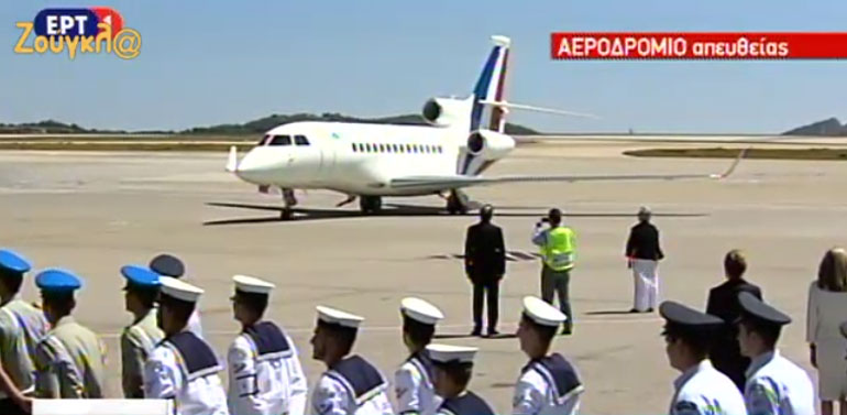 To αεροπλάνο που μεταφέρει τον Πρόεδρο της Γαλλικής Δημοκρατίας