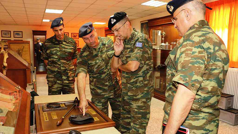 Εικόνες από τις επισκέψεις του ΑΓΕΣ σε Σχηματισμούς, Μονάδες και Υπηρεσίες στη Θεσσαλονίκη και στη Λάρισα