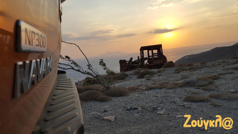 Μην θεωρείται απίθανο πως το Navara NP300 μπορεί να... 'κοτσάρει' τη μπουλντόζα και να την τραβήξει 