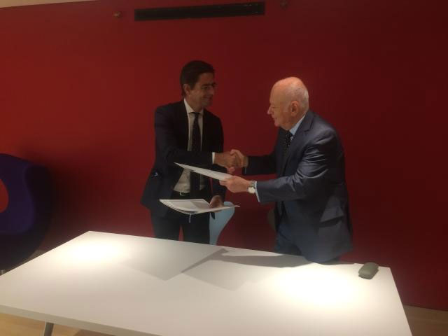 Το μνημόνιο υπεγράφη στο Κέντρο Πολιτισμού Ίδρυμα Σταύρος Νιάρχος από τον αρμόδιο υπουργό κ. Παπαδημητρίου και τον διευθύνοντα σύμβουλο της Γαλλικής Αναπτυξιακής Τράπεζας, Nicolas Dufourq