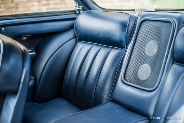 Τα πίσω καθίσματα μαρτυρούν την άνεση και την πολυτέλεια...