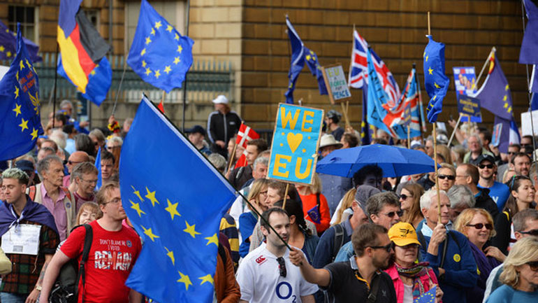 «Αντι- Brexit» διαδηλώσεις στο Λονδίνο: «Να παραμείνουμε Ενωμένοι»