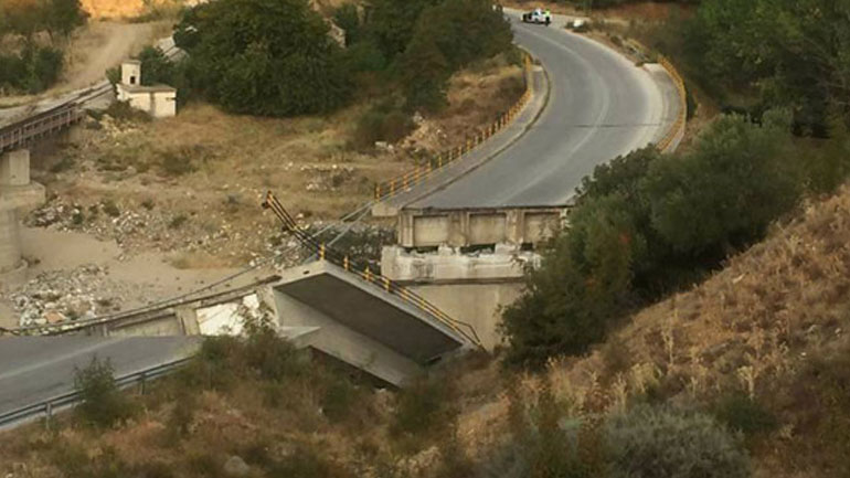 Κατέρρευσε τμήμα της γέφυρας του ποταμού Κομψάτου στη Ξάνθη