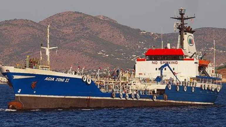 Ρύπανση 1,5 χλμ. από τη βύθιση του δεξαμενόπλοιου στον Σαρωνικό