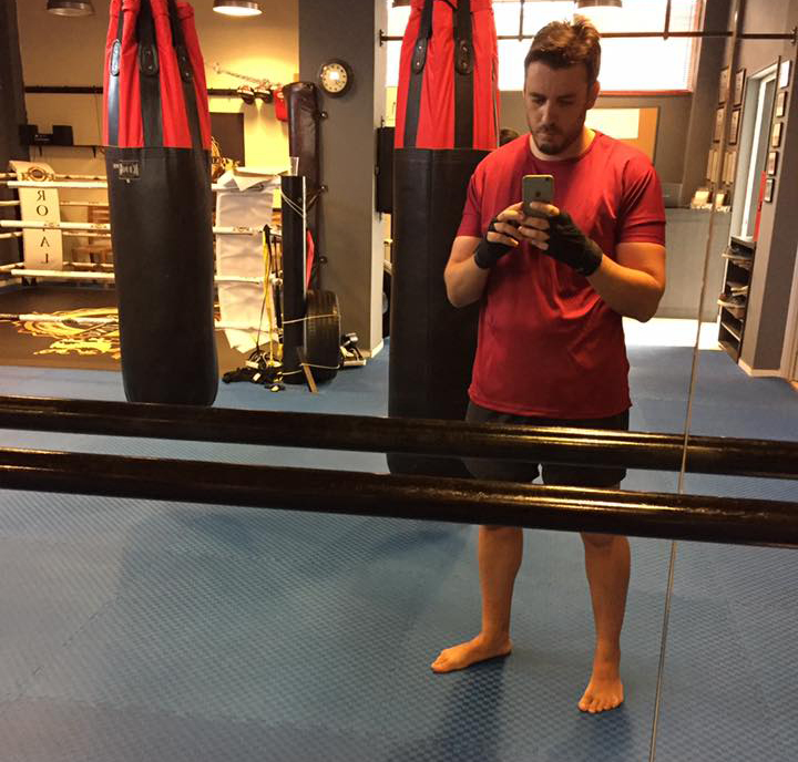 Αγριεμένος επέστρεψε ο Κώστας Διαμαντής... Κάτι θα ετοιμάζει! Άλλωστε να έχει συνηθίσει σε εκπλήξεις. 