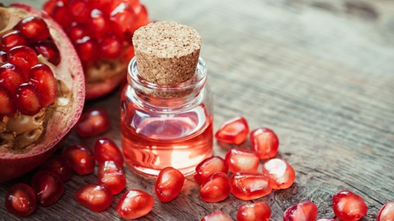 Έλαιο ροδιού για λαμπερά και μεταξένια μαλλιά!