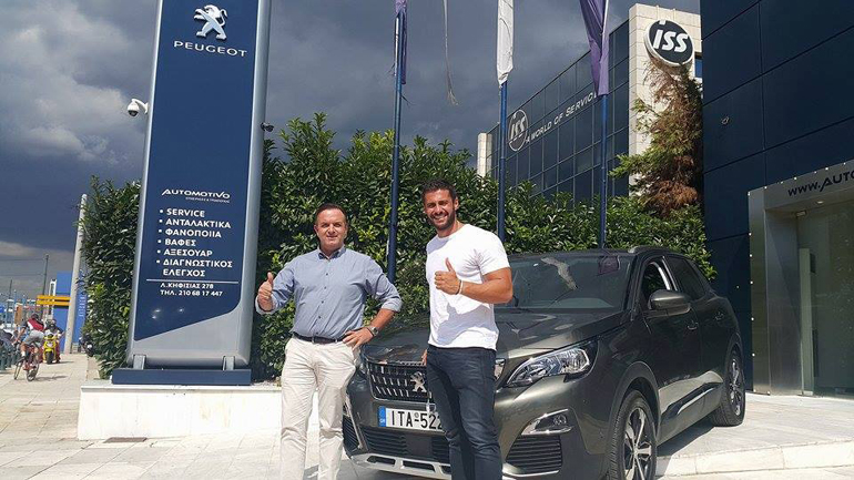 Αριστερά ο πρόεδρος της Peugeot Automotivo Θωμάς Τρομπούκης και δεξιά ο Κωνσταντίνος Βασάλος του Survivor