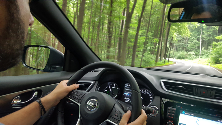 Πίσω από το τιμόνι του Qashqai νοιώθεις όμορφα ιδίως όταν οδηγείς σε επαρχιακούς δρόμους της Αυστρίας γεμάτο πράσινο... 