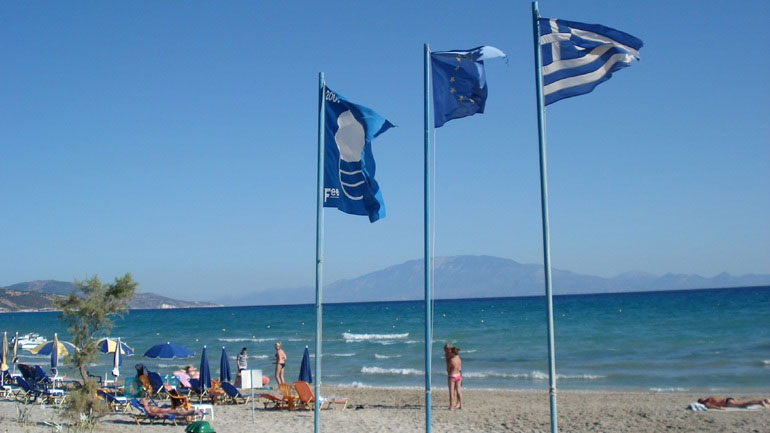 Αφαιρέθηκαν οι «Γαλάζιες Σημαίες» από 19 ελληνικές ακτές