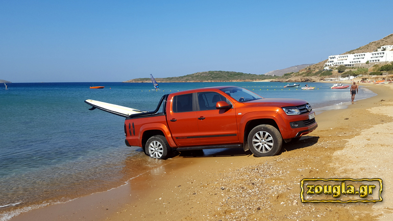 Άφησε… το pick up στην παραλία και πήγε για SUP