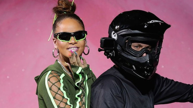 Rihanna: Εμφανίστηκε πάνω σε μηχανή στην Εβδομάδα Μόδας της Νέας Υόρκης