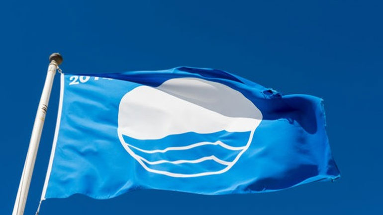 Αφαιρέθηκε η «Γαλάζια Σημαία» από 19 ελληνικές ακτές