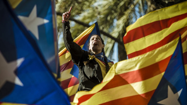 «Εμφύλιος» στην Ισπανία για το δημοψήφισμα των Καταλανών