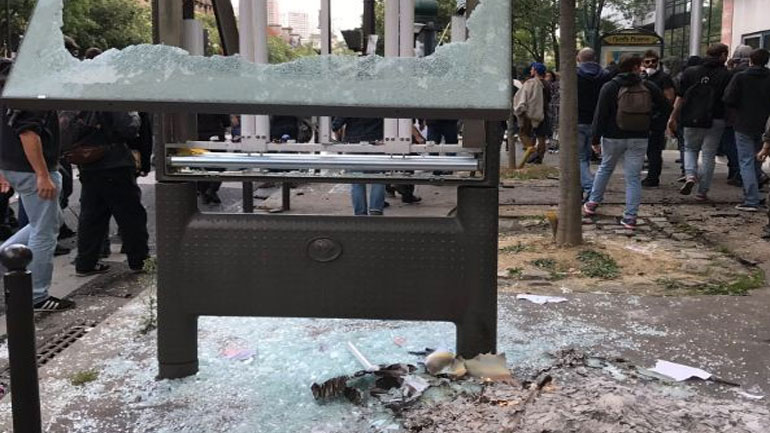 Παρίσι: Άγριες συγκρούσεις της αστυνομίας με διαδηλωτές για μεταρρυθμίσεις Μακρόν