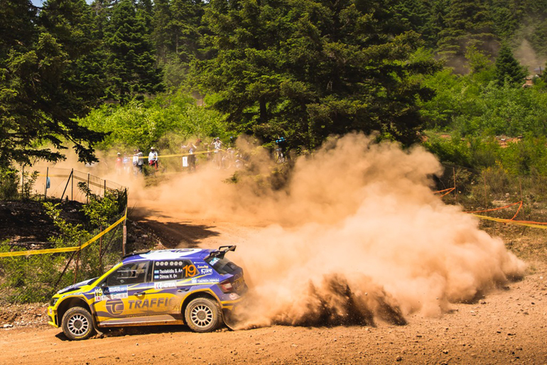  Το θέαμα θα είναι ατελείωτο με τον Τσολακίδη στο τιμόνι ενός Skoda Fabia R5 (φωτογραφία από το φετινό Ράλι Ακρόπολις)