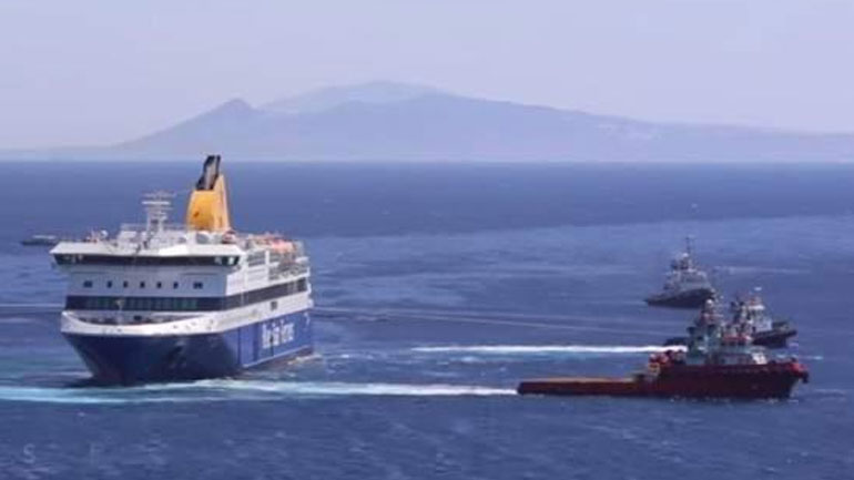 Διαρροή πετρελαιοειδών από το «BLUE STAR PATMOS» κατά την ανέλκυσή του