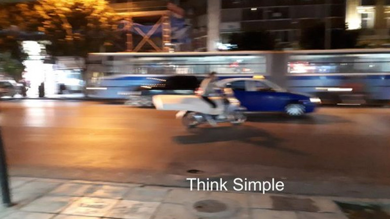 Απίστευτο: Κουβάλησε το στρώμα με «παπί»!