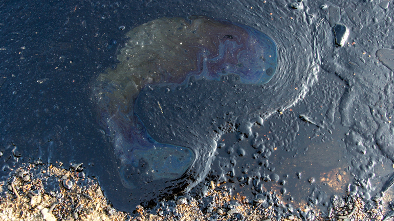 Στην Πειραϊκή η πετρελαιοκηλίδα Στην Πειραϊκή η πετρελαιοκηλίδα