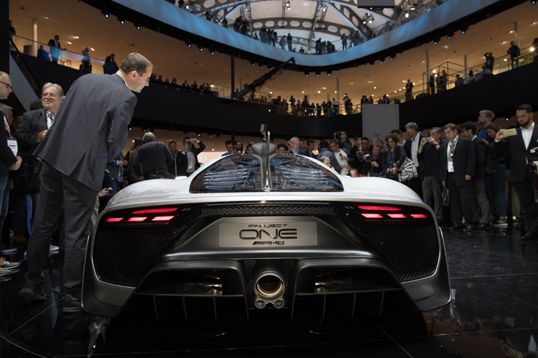 Το... θηρίο της Mercedes με την ονομασία Project one αποδίδει πάνω από 1.000 ίππους, φέρει πολλά στοιχεία από μονοθέσια της Formula 1 και κοστίζει σχεδόν 3 εκατομμύρια ευρώ (για όποιον... προλάβει) 