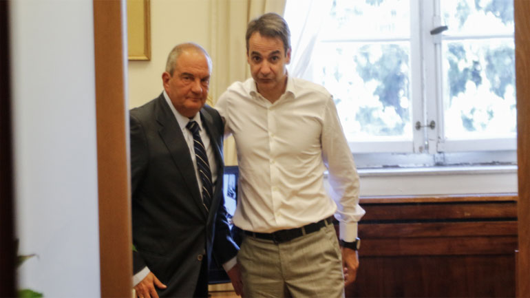 Τετ α τετ Κ. Μητσοτάκη – Κ. Καραμανλή στη Βουλή