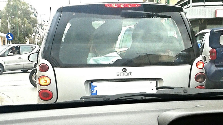 Άραγε χωρούν τέσσερις επιβάτες σε διθέσιο αυτοκίνητο;