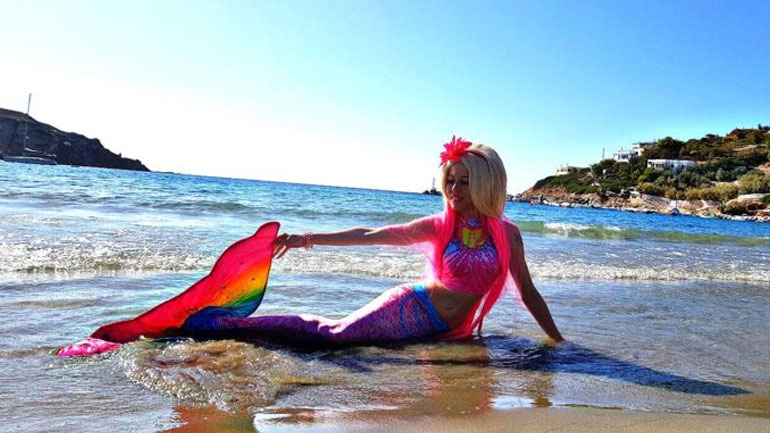 Μια γοργόνα… Barbie στη Σύρο!