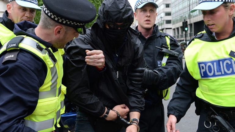 Ρεκόρ συλλήψεων για τρομοκρατία στη Βρετανία