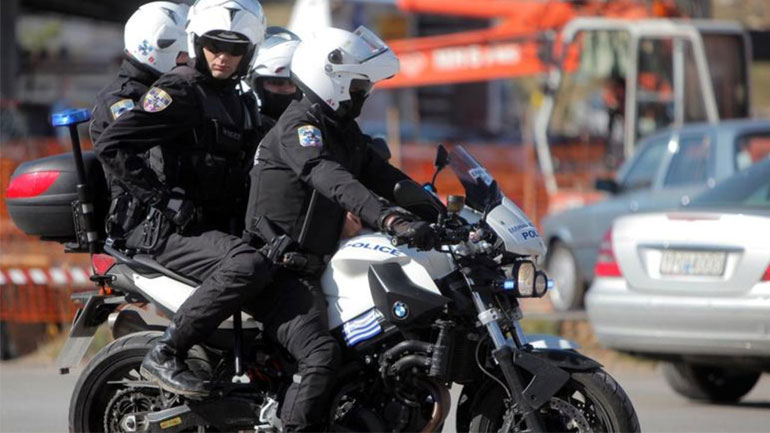 Θεσσαλονίκη: Άνδρας μπήκε σε τράπεζα, τα έσπασε και κλειδώθηκε στην τουαλέτα