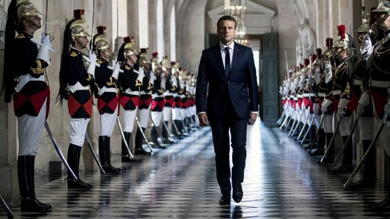 Deutsche Welle: Ο Μακρόν κρατά σε απόσταση τον Tύπο