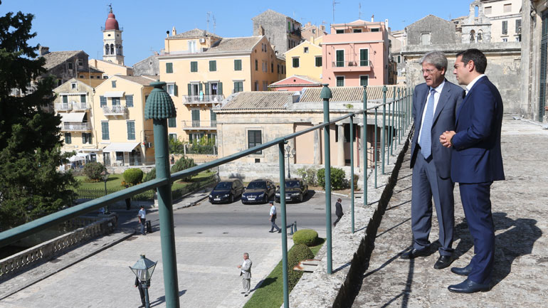 Τσίπρας: «Η Ελλάδα και η Ιταλία έχουν πληρώσει ακριβά το μάρμαρο μιας κρίσης που είναι ευρωπαϊκή»