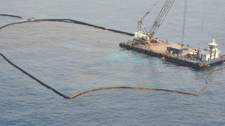 Συγκέντρωση διαμαρτυρίας από την ΠΕΝΕΝ στα γραφεία του δεξαμενόπλοιου ΑΓ ΖΩΝΗ ΙΙ