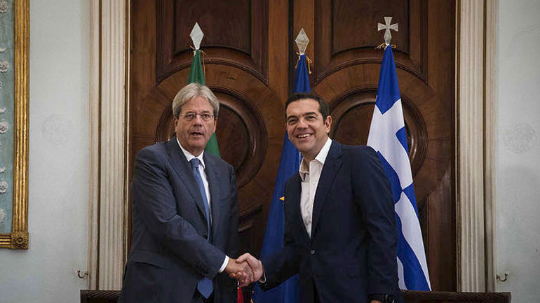 Κοινή δήλωση Τσίπρα-Τζεντιλόνι: Ελλάδα και Ιταλία υποστηρίζουν την ολοκλήρωση της Ε.Ε. με αλληλεγγύη και κοινωνική συνοχή