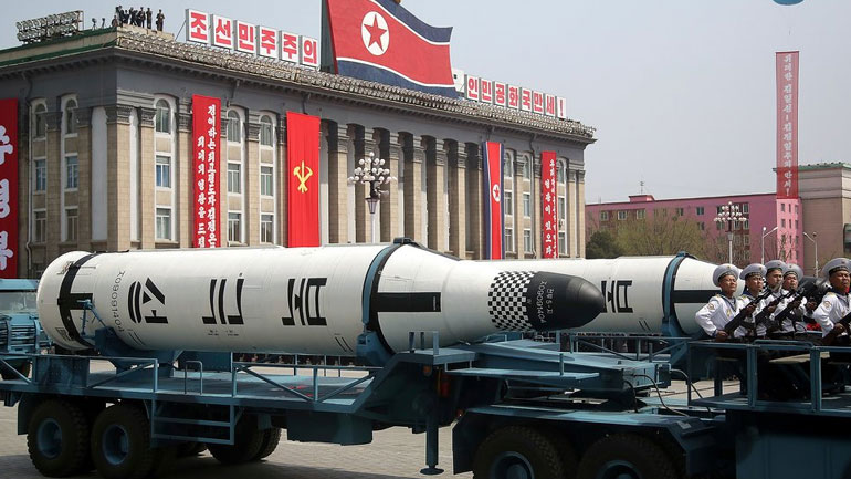 Για διηπειρωτικό βαλλιστικό πύραυλο κάνει λόγο το Τόκιο, για πύραυλο μέσου βεληνεκούς μιλά το Πεντάγωνο