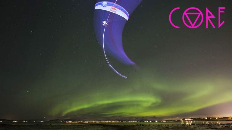 Ο πρώτος άνθρωπος που «χόρεψε» με το Βόρειο Σέλας προσγειώνεται στο Athens Flying Week