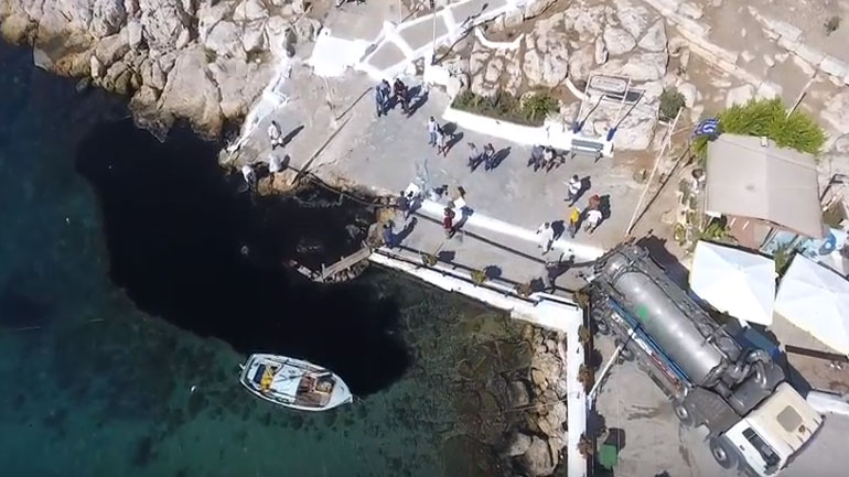 Η μόλυνση στον Σαρωνικό από ψηλά