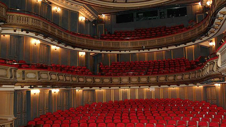 Παράσταση διαμαρτυρίας καλλιτεχνών με αναπηρία στη Δραματική Σχολή του Εθνικού