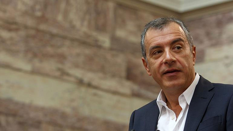 Θεοδωράκης: «Είναι σαφές ότι υπήρξε κυβερνητική ραθυμία για την πετρελαιοκηλίδα στον Σαρωνικό»