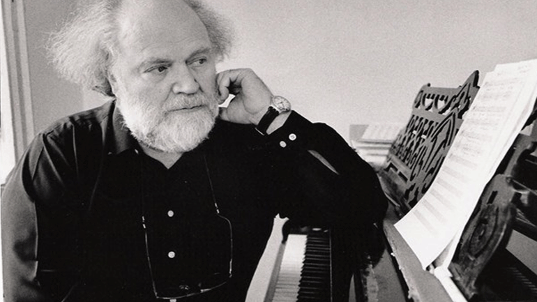 Ο Γιάννης Μαρκόπουλος και «Οι Ελεύθεροι Πολιορκημένοι» του στο Κηποθέατρο Παπάγου