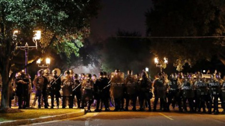 ΗΠΑ: 23 συλλήψεις στο Σεντ Λούις μετά τα επεισόδια αστυνομίας και διαδηλωτών – Οι U2 ακύρωσαν συναυλία τους