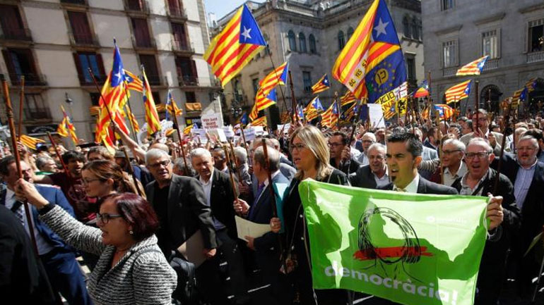 Ισπανία: Χιλιάδες διαδηλωτές υπέρ του δημοψηφίσματος για την ανεξαρτησία της Καταλονίας