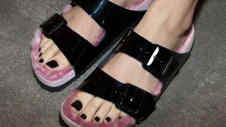 Tα νέα γούνινα Birkenstock που αναμένεται να γίνουν ανάρπαστα!