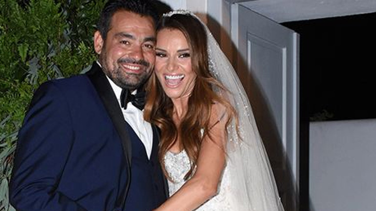 Το φωτογραφικό άλμπουμ από τον λαμπερό γάμο της Ελένης Τσολάκη με τον Παύλο Πετρουλάκη