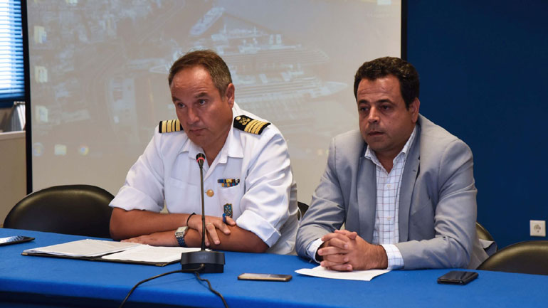 Σε εξέλιξη οι εργασίες απορρύπανσης στον Σαρωνικό – απαντλήθηκαν 800 τόνοι μαζούτ