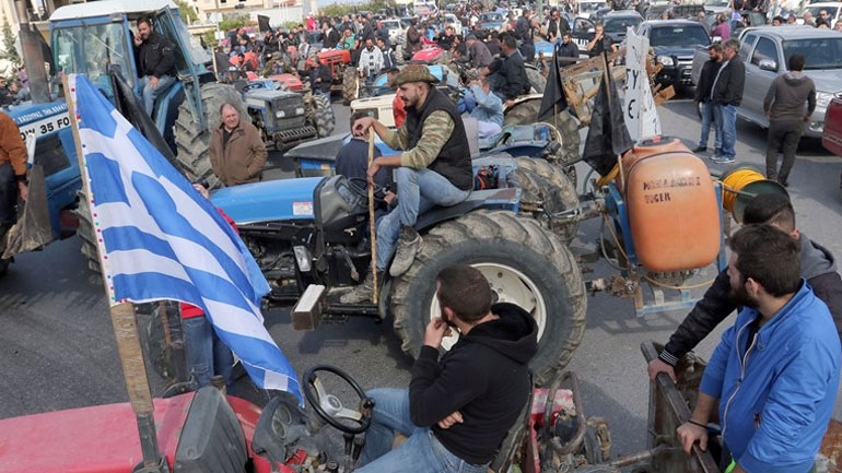 Κρήτη: «Θερμή υποδοχή» στον πρωθυπουργό ετοιμάζουν οι αγρότες του νησιού