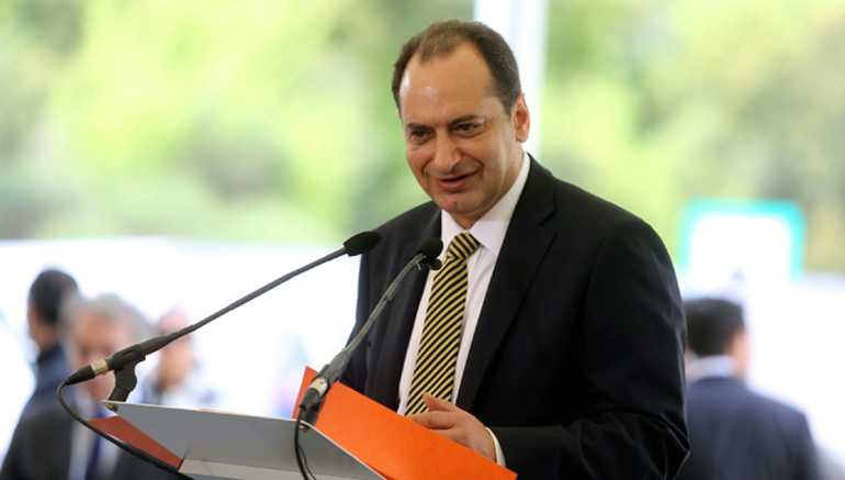 Ο Υπουργός Χρήστος Σπίρτζης θα πρέπει να μελετήσει τα προβλήματα που θα δημιουργηθούν στην ατμόσφαιρα αν αυξήσει την ηλικία των ταξί