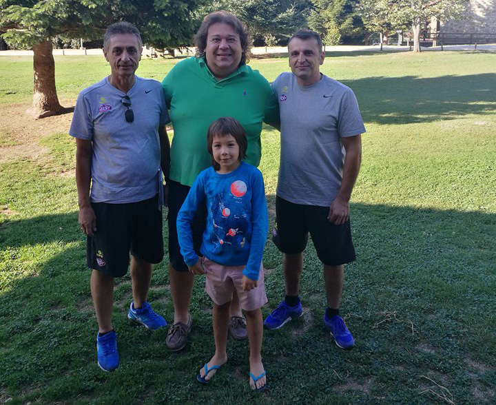 Από δεξιά, Σωκράτης Τσολακίδης, Πάρις Ποντίκας και Χάρης Δήμου. Μπροστά ο Δημήτρης Ποντίκας!