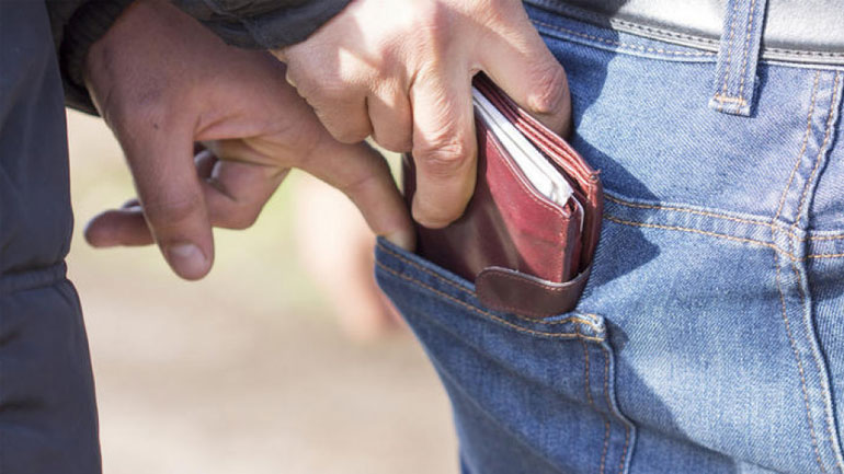 Φωτογραφίες από τη λεία μεγάλης σπείρας πορτοφολάδων στην Αθήνα